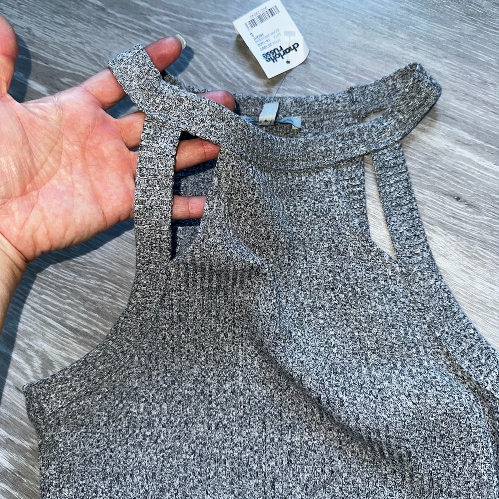 Crop top - Picture 2 of 2